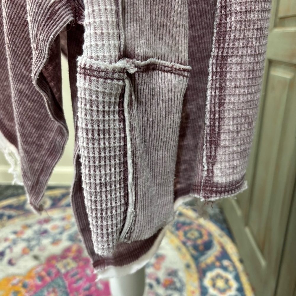 Free People Long Sleeve Shirt Distressed Burgundy V-Neck XS - Picture 4 of 10